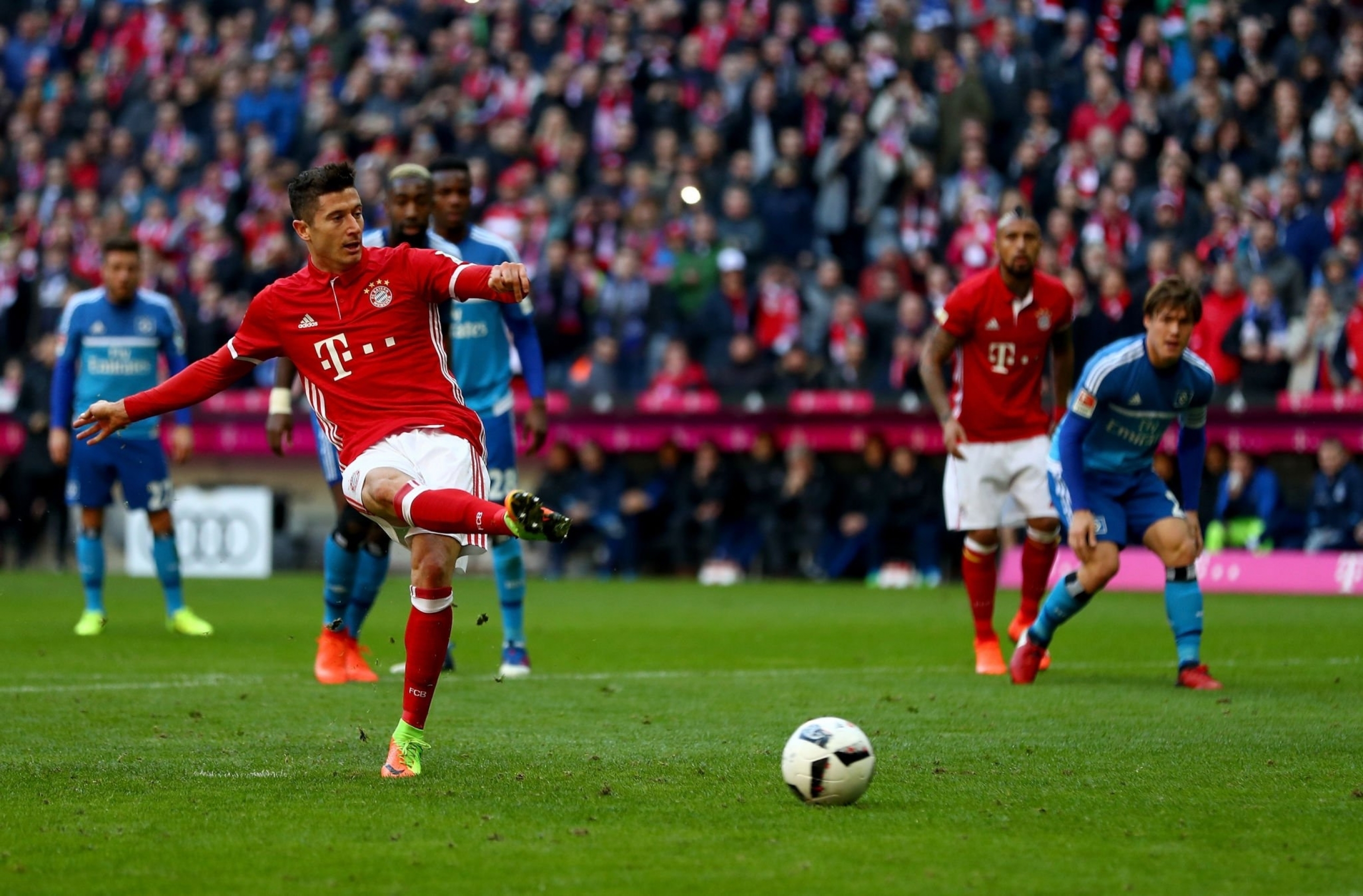 开云体育-拜仁轻取巴黎圣日耳曼,托马斯穆勒补时绝平欧冠